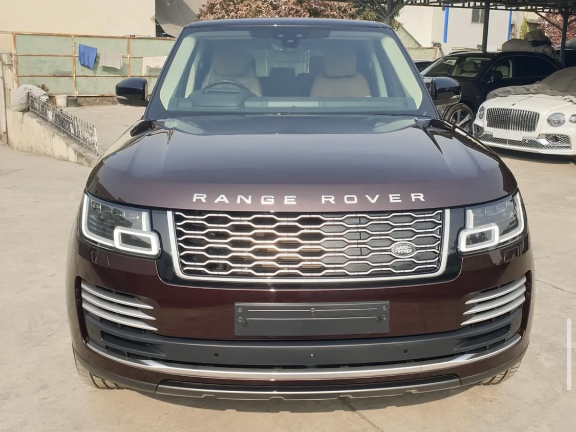 Range Rover P400e LWB